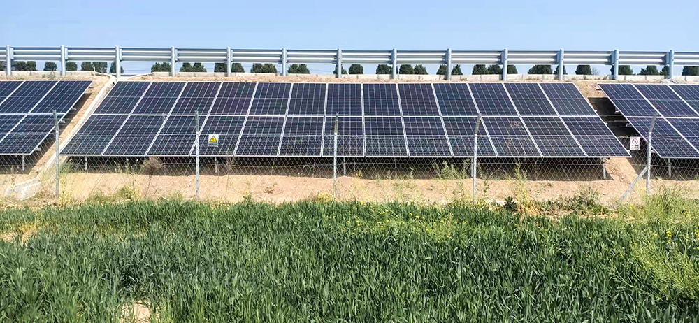 Linuo’s pilot PV project on expressway slope