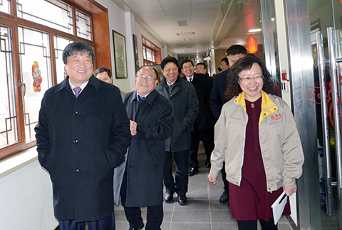 【策马扬鞭再奋蹄】集团总裁率队团拜年  鼓励全力挺进市场营销