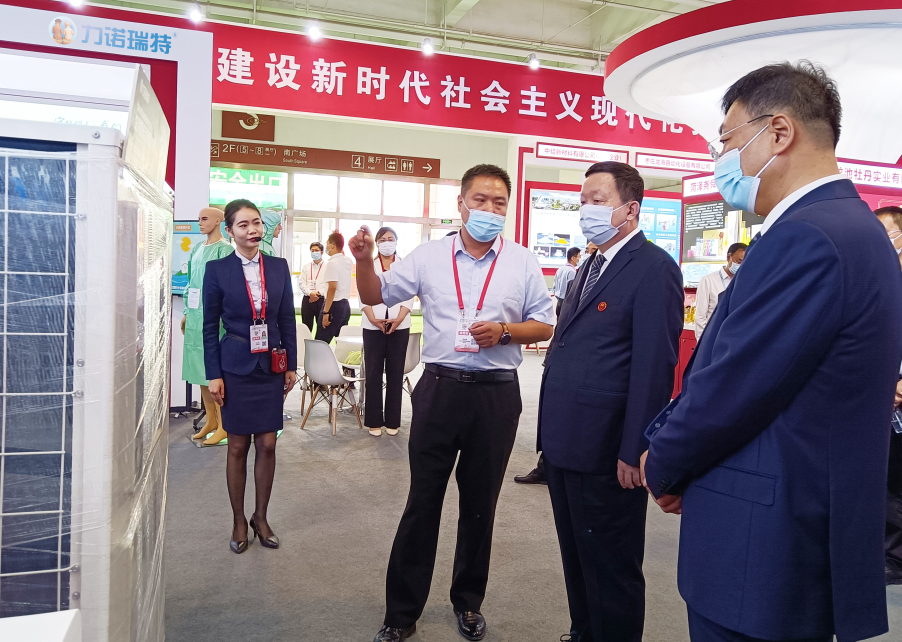 	 山东省长周乃翔莅临第二十八届兰洽会九游(中国)瑞特展位指导